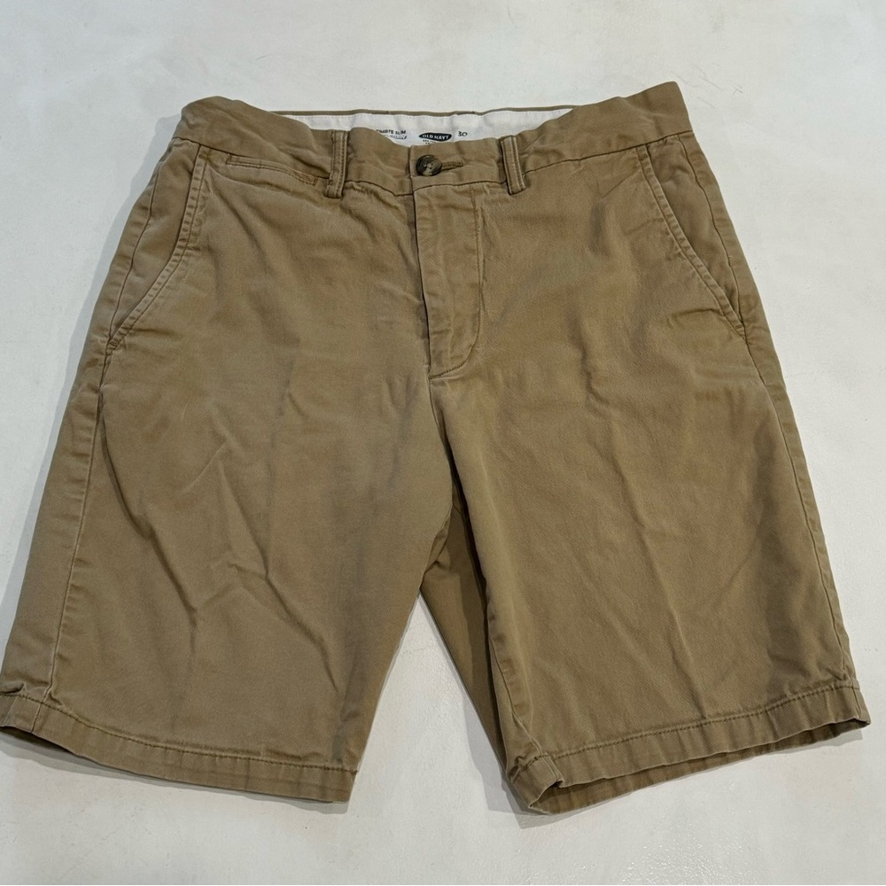 Old navy men’s ultimate slim tan / khaki shorts size 30” waist, 9” inseam. EUC